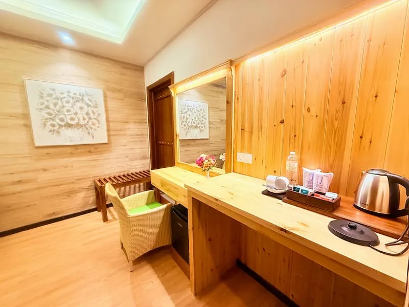 Deluxe Garden Suite with Private Terrace - View 9