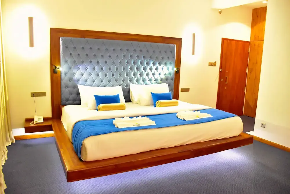 Deluxe Room with Balcony - Image 1