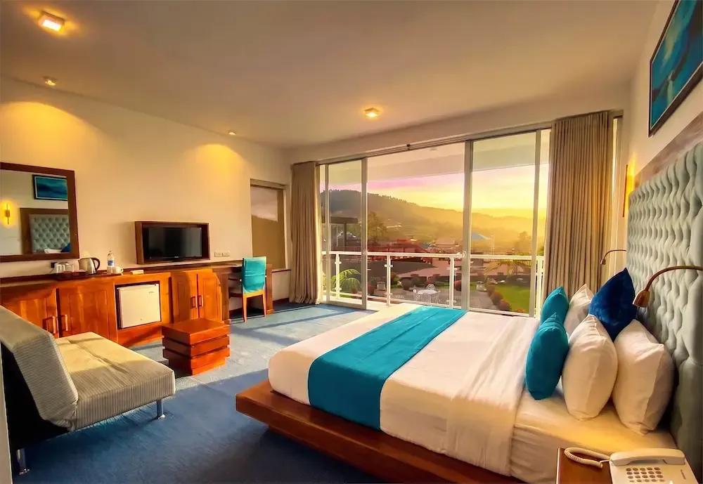 Deluxe Room with Balcony - Image 6