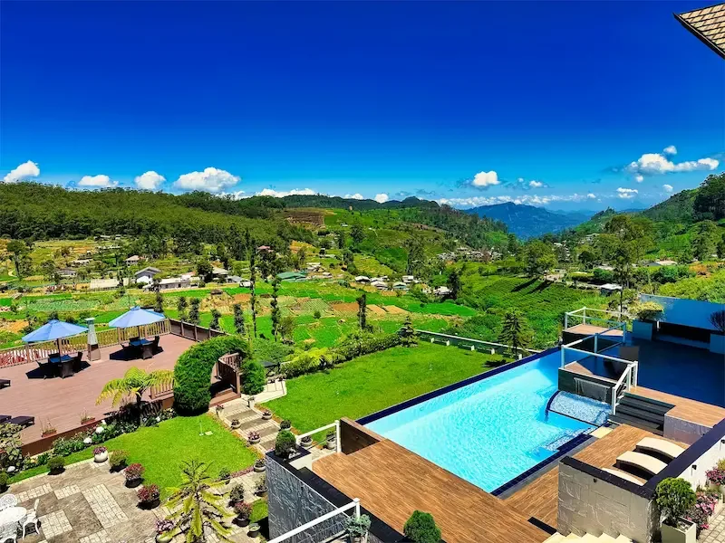 Deluxe room with mountain view at bed and breakfast Nuwara Eliya